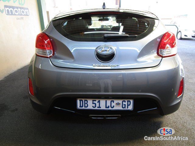 Hyundai Veloster 1.6 GDI EXECUTIVE DCT Automatic 2014 - image 4