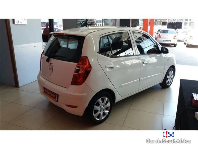 Hyundai i10 1.1 GLS Manual 2014 in South Africa