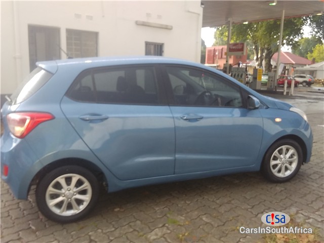 Hyundai i10 1.2 Fluid Manual 2015 in South Africa