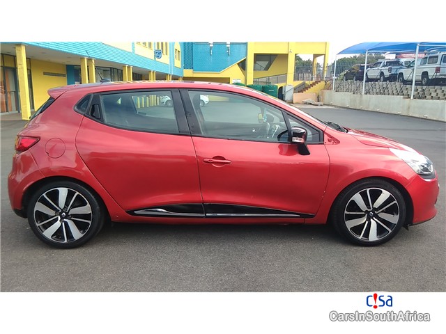 Renault Clio 4 1.2 Expression Turbo Manual 2015 in South Africa