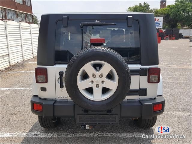 Jeep Wrangler 2.8 CRD Sahara Automatic 2010 - image 5