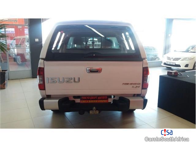 Isuzu KB300 Manual 2005 - image 5