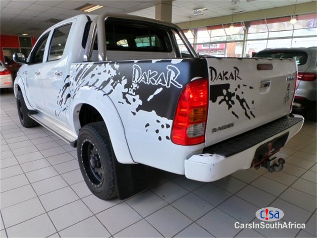Toyota Hilux 3.0 D-4D Raised Body Manual 2005 - image 6