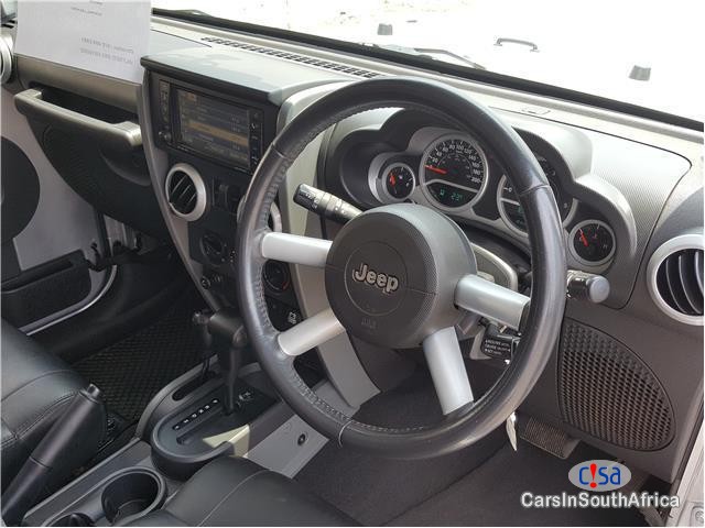 Jeep Wrangler 2.8 CRD Sahara Automatic 2010 - image 6