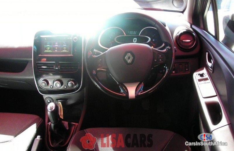 Renault Clio IV 900T Exppression Manual 2017 in Gauteng - image