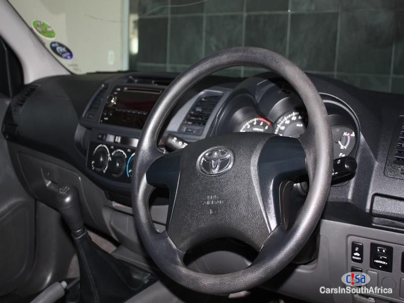Toyota Hilux 2.5 D-4D R/body Srx Manual 2015 - image 7