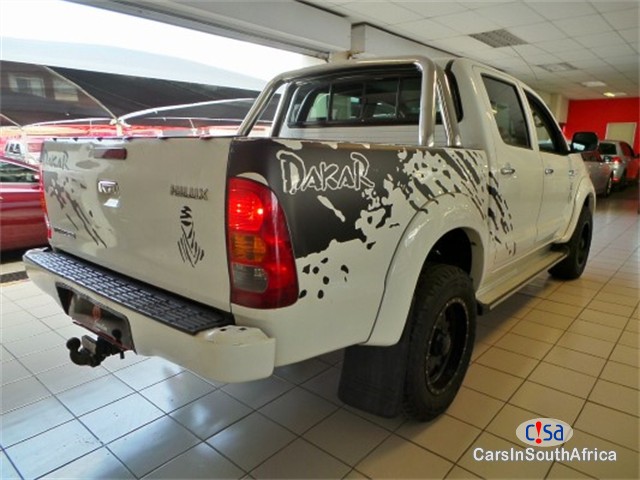 Toyota Hilux 3.0 D-4D Raised Body Manual 2005 - image 8