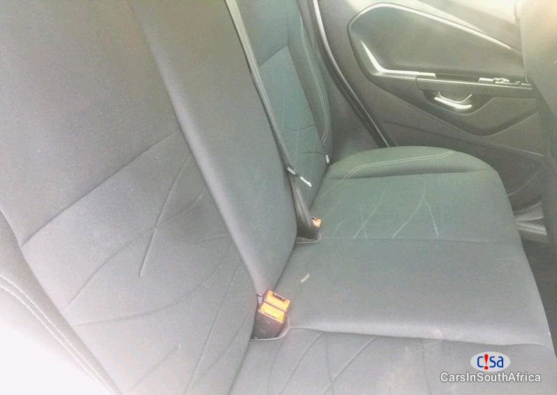 Ford Fiesta Manual 2017 - image 8