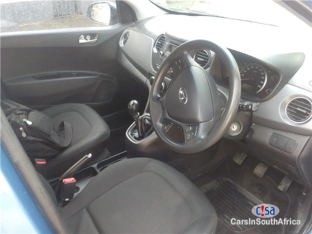 Hyundai i10 1.2 Fluid Manual 2015 in South Africa - image