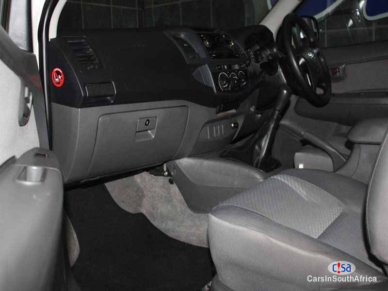 Toyota Hilux 2.5 D-4D R/body Srx Manual 2015 in South Africa - image