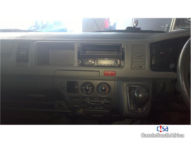 Toyota Quantum 2.5 D-4D Panelvan Manual 2013 - image 9