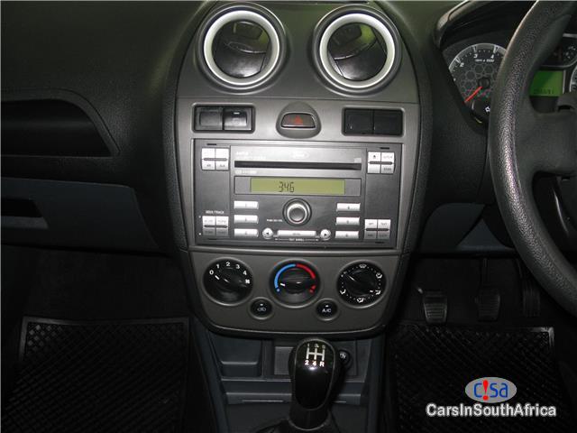 Ford Ikon 1.6 Ambiente Manual 2014 - image 9