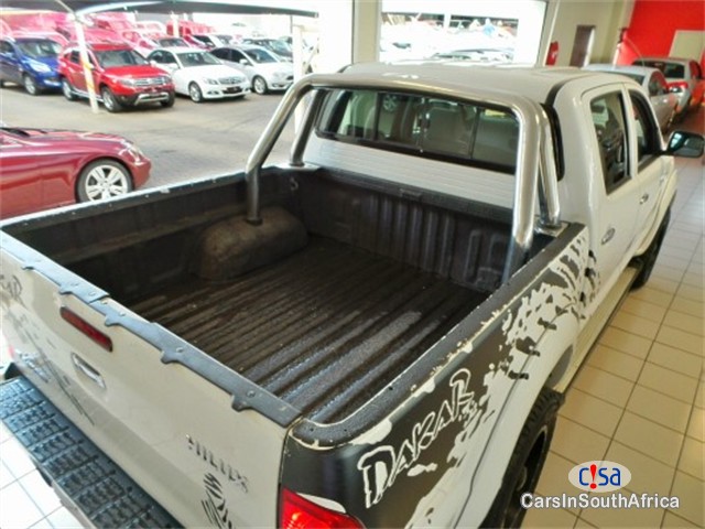 Toyota Hilux 3.0 D-4D Raised Body Manual 2005 - image 9