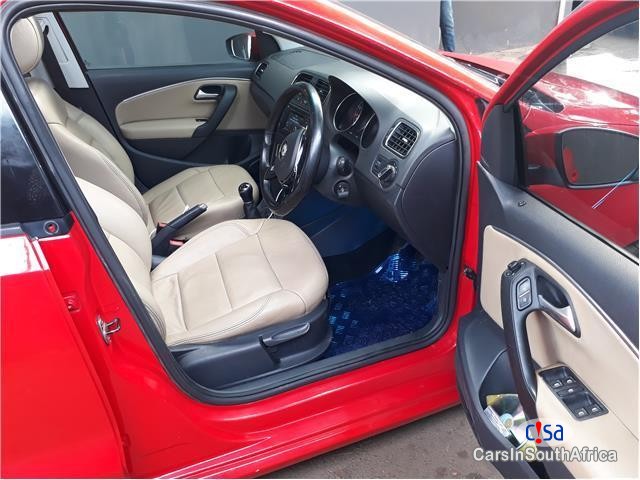 Volkswagen Polo 1.2 TSI Highline Manual 2015 - image 9