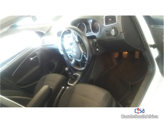 Volkswagen Polo 1.2 TSI Highline Manual 2015 - image 9