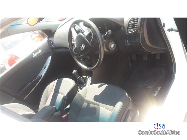 Hyundai Accent 1.6 Glide Manual 2016 - image 9