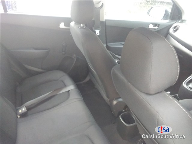 Hyundai i10 1.2 Fluid Manual 2015 - image 9