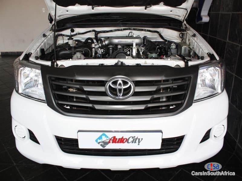 Toyota Hilux 2.5 D-4D R/body Srx Manual 2015 - image 9
