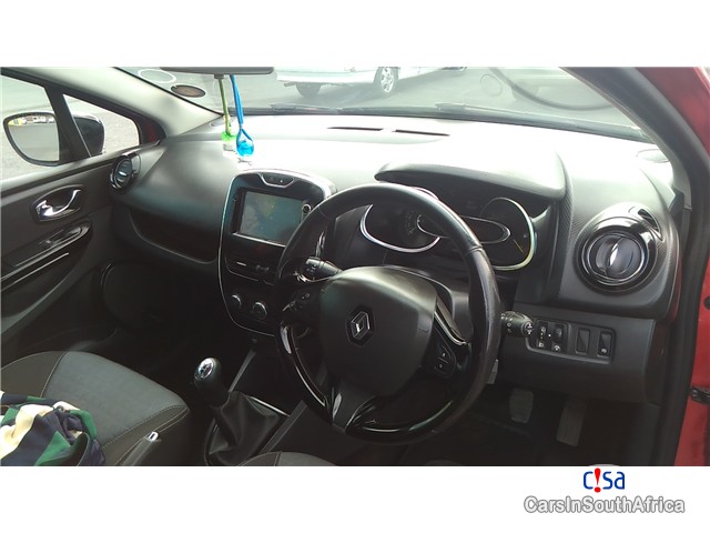 Renault Clio 4 1.2 Expression Turbo Manual 2015 - image 9